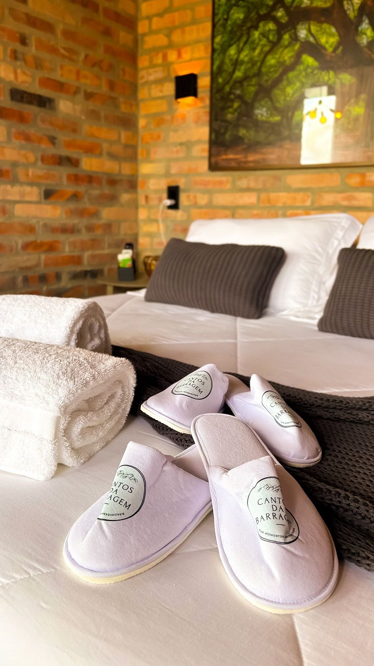 Cabana da Árvore | Hidro, lareira e deck privativo