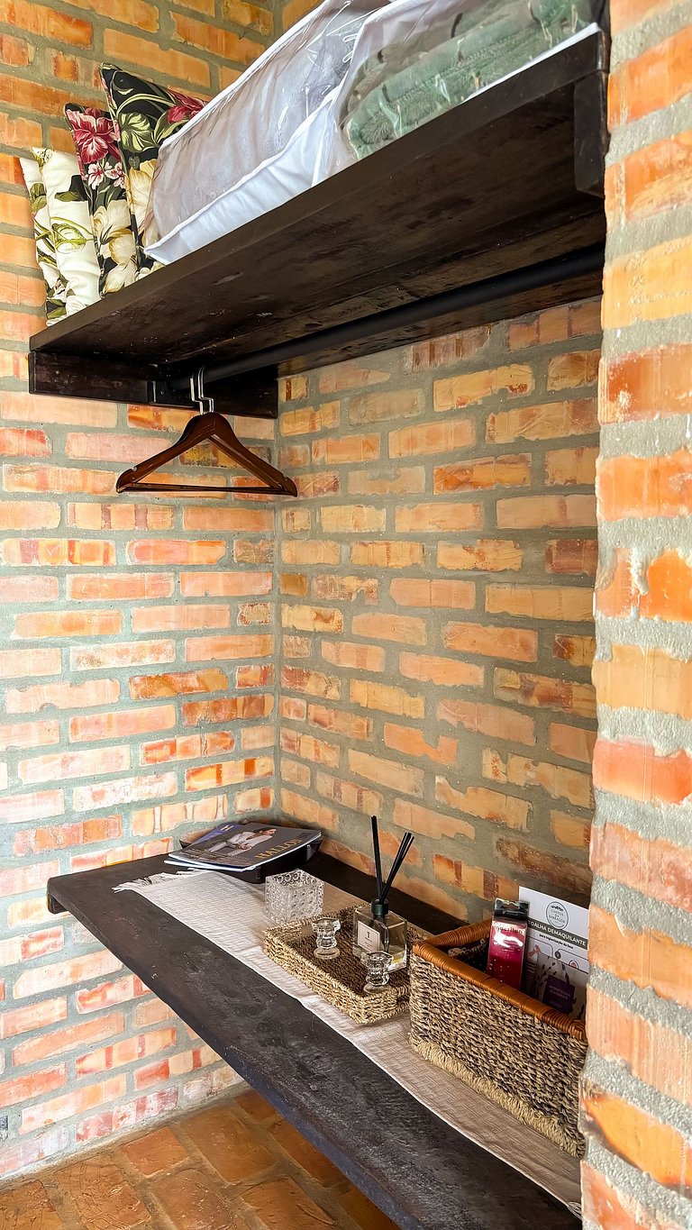 Cabana da Árvore | Hidro, lareira e deck privativo