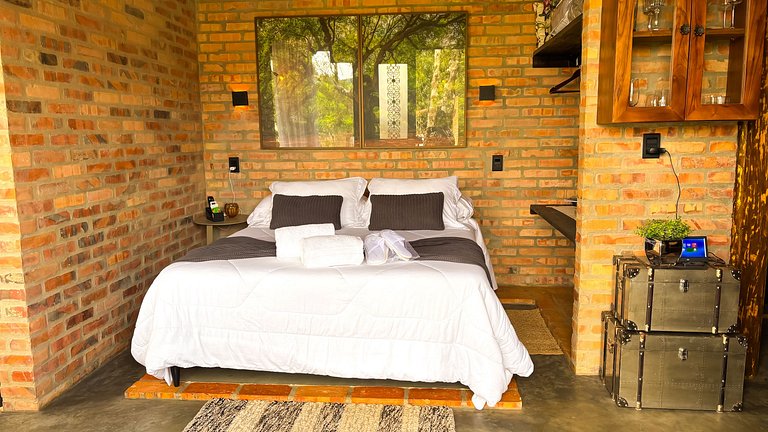 Cabana da Árvore | Hidro, lareira e deck privativo