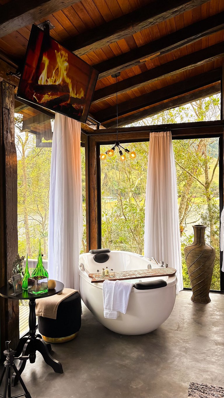 Cabana da Árvore | Hidro, lareira e deck privativo