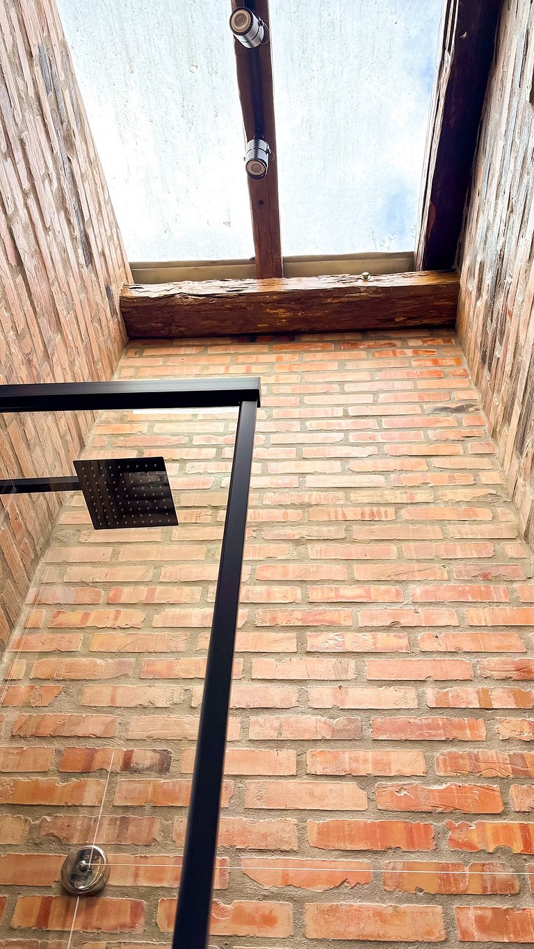 Cabana da Árvore | Hidro, lareira e deck privativo