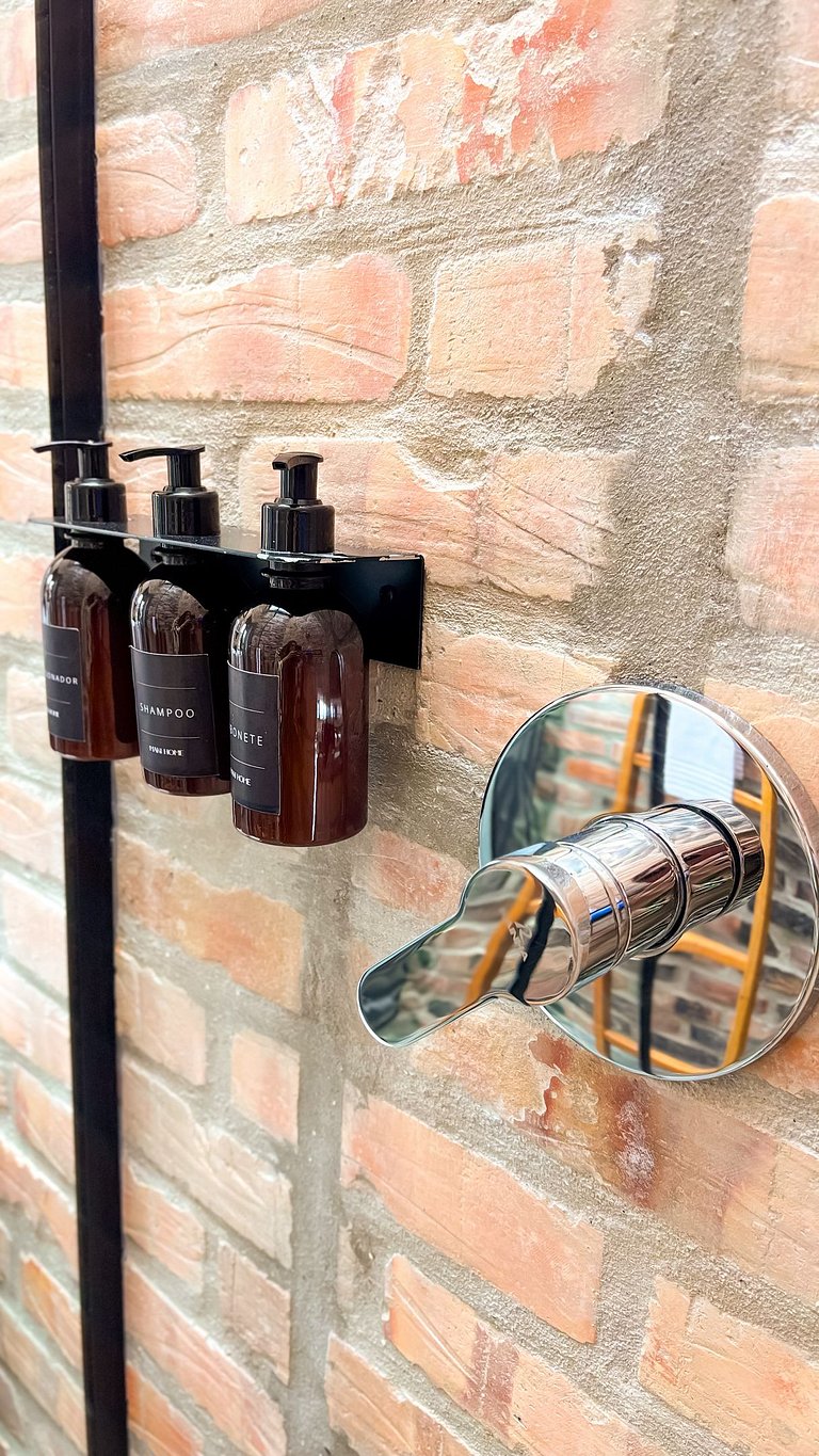 Cabana da Árvore | Hidro, lareira e deck privativo