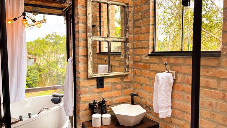 Cabana da Árvore | Hidro, lareira e deck privativo