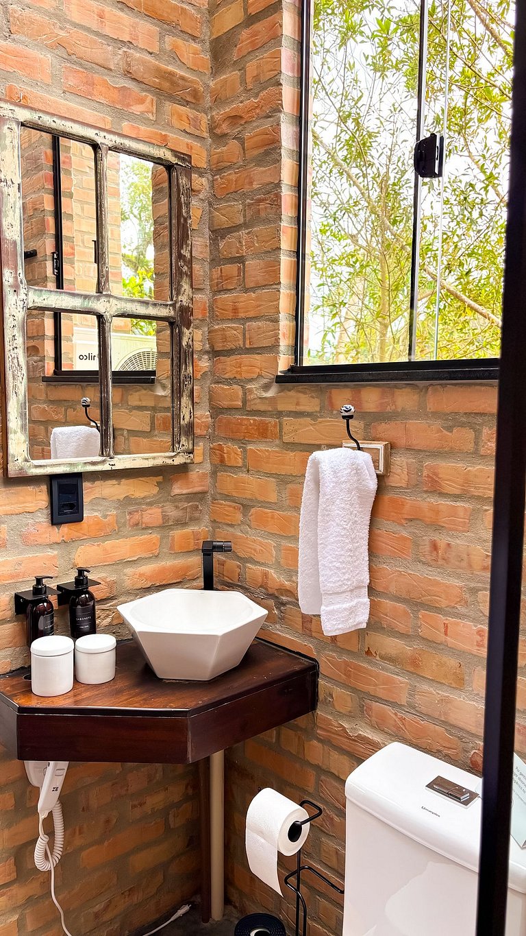 Cabana da Árvore | Hidro, lareira e deck privativo