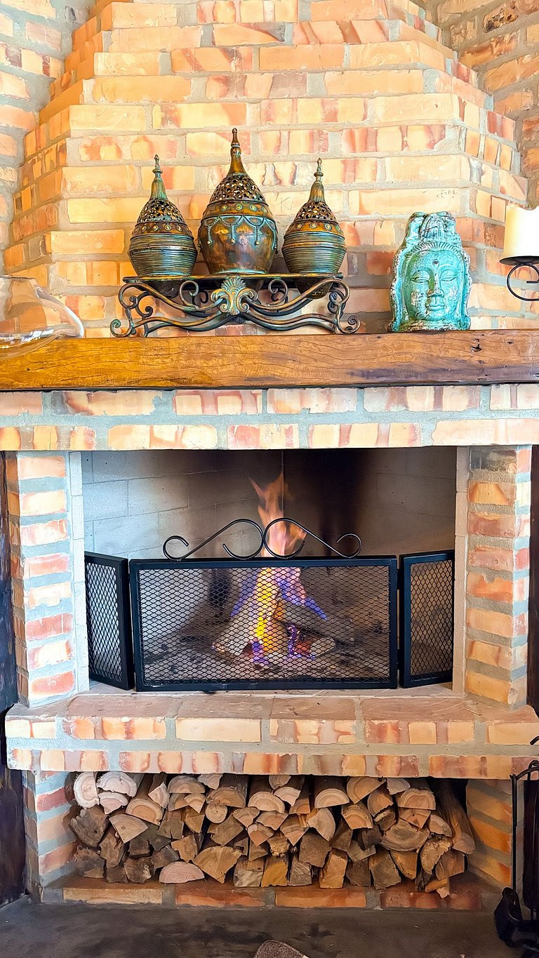 Cabana da Árvore | Hidro, lareira e deck privativo