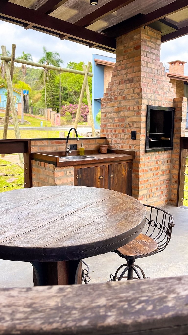 Cabana da Árvore | Hidro, lareira e deck privativo