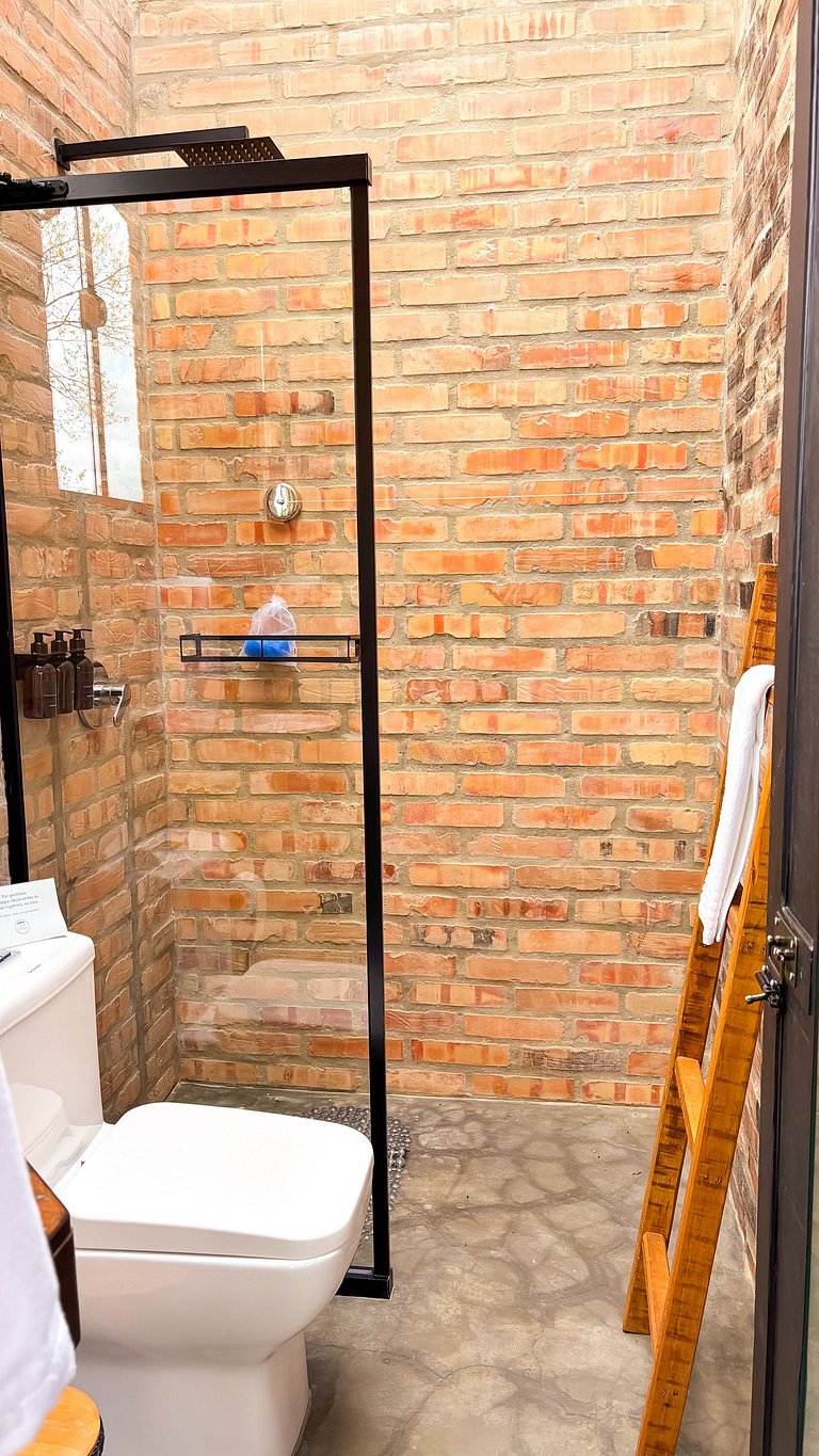 Cabana da Árvore | Hidro, lareira e deck privativo