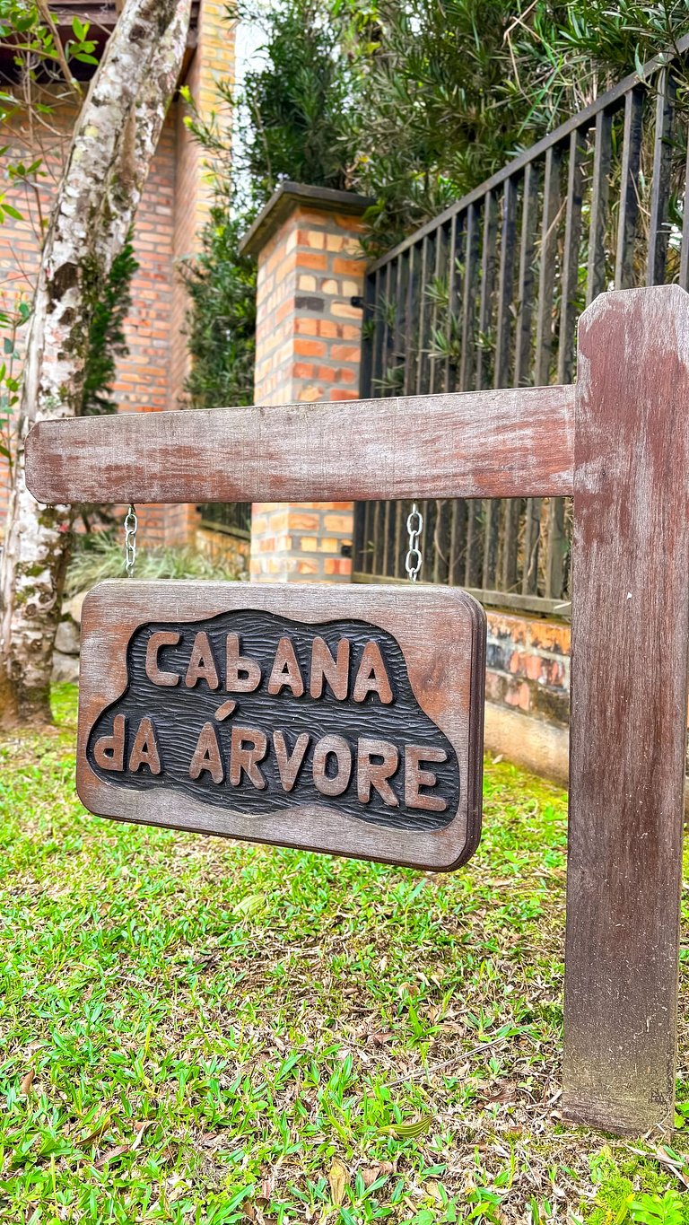 Cabana da Árvore | Hidro, lareira e deck privativo