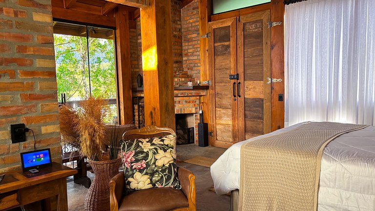 Cabana de Judá | Hidro, lareira e imersão