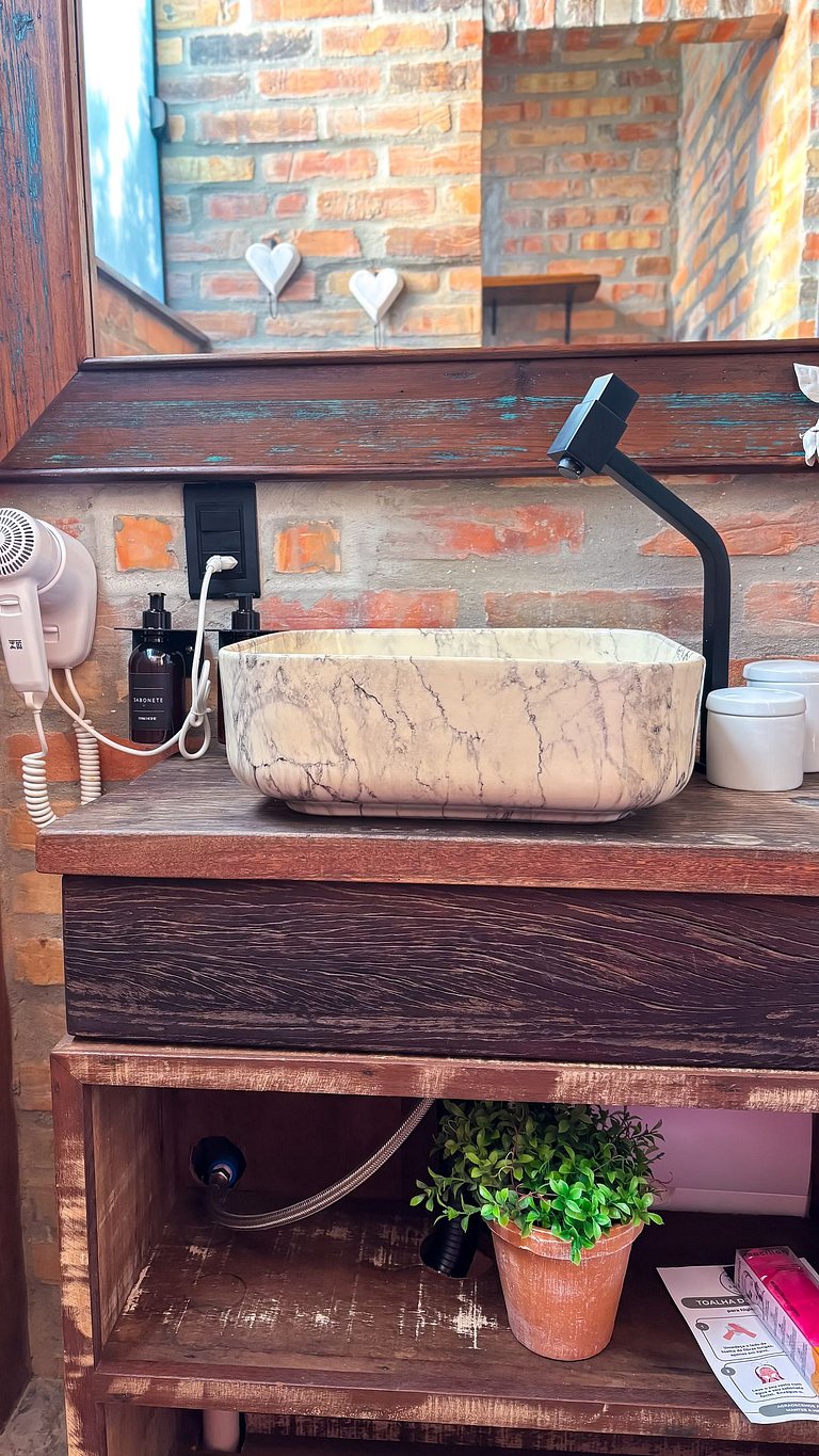 Cabana de Judá | Hidro, lareira e imersão