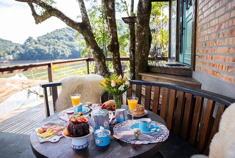 Cabana da Árvore | Hidro, lareira e deck privativo