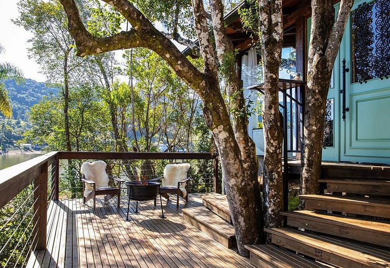 Cabana da Árvore | Hidro, lareira e deck privativo